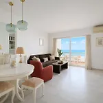Carlota Apartment- Frontline Εστεπόνα