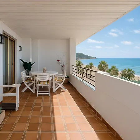 Carlota Apartment- Frontline Daire